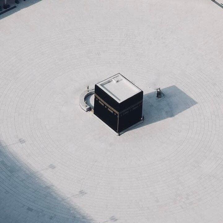 من مجازر حول الكعبة وقتل الحجاج إلى كورونا.. 40 مرة أغلق الحرم المكي ومنعت الصلاة فيه