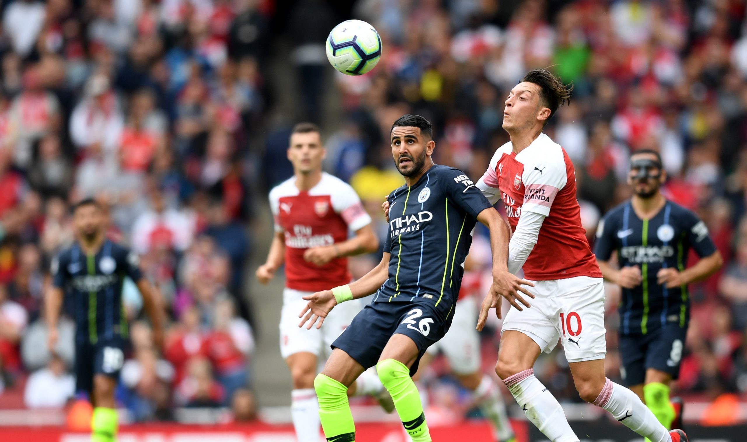 صافح اللاعبين قبل 13 يوماً.. إصابة رئيس نادٍ يوناني بكورونا تؤجل لقاء أرسنال والسيتي في الدوري الإنجليزي