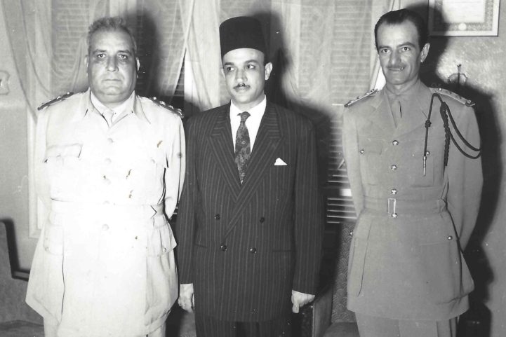 سامي الحناوي على يسار الصورة