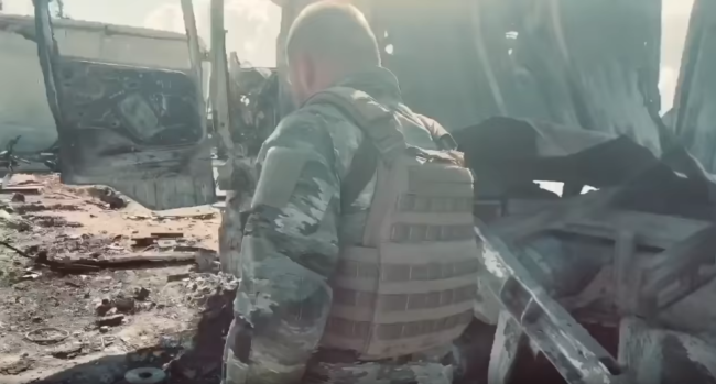 “تستهدف كل ما يتحرك وأجبرت الجيش على التخفي”! فيديو لآثار قصف الطائرات التركية لقوات الأسد