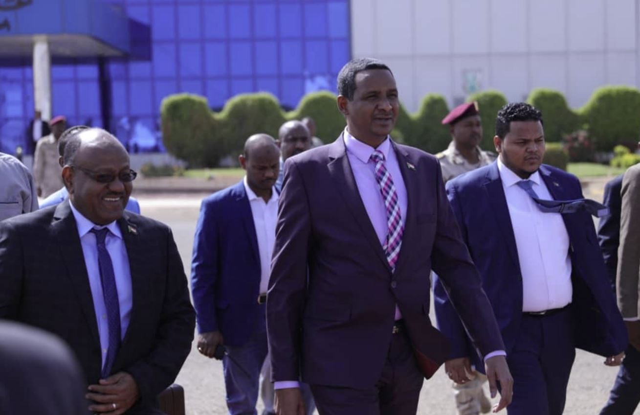 هذه المرة بربطة عنق.. الفريق “حميدتي” في القاهرة وأزمة سد النهضة على رأس الملفات