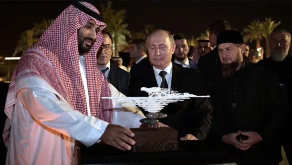 بوتين قدم هدية من الأنياب العملاقة إلى ولي العهد السعودي الأمير محمد بن سلمان آل سعود