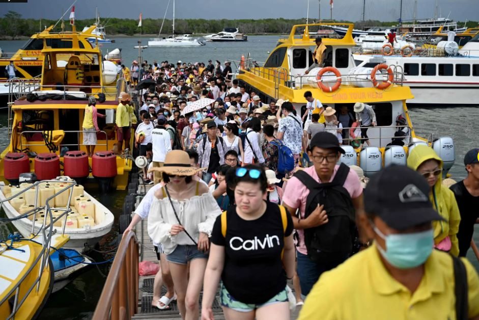 صور لـ 10 أماكن سياحية مهمة تظهر كيف كانت مليئة بالسياح قبل كورونا وكيف أصبحت