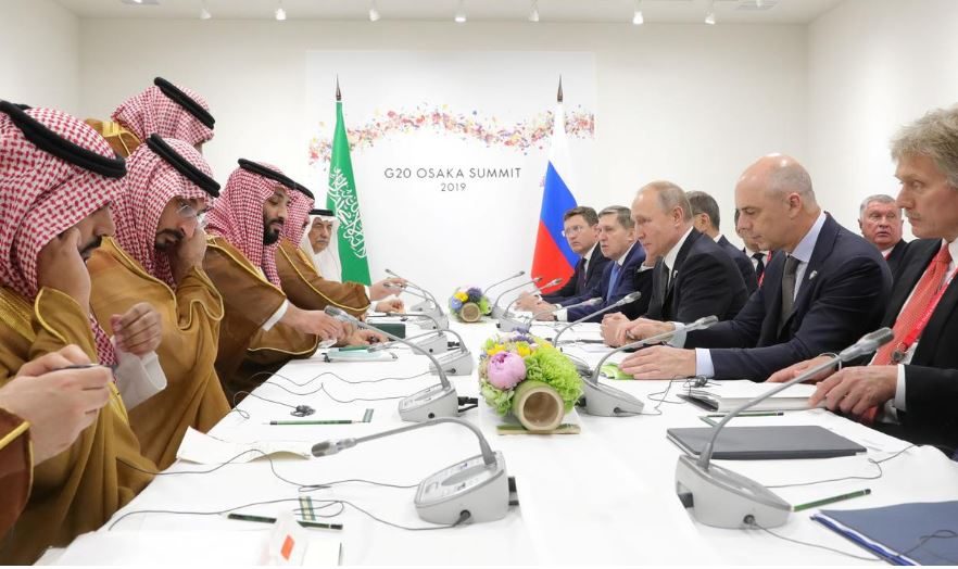 مَن يصرخ أولاً؟ السعودية وروسيا تخوضان حرب أسعار النفط في لعبة عضّ الأصابع