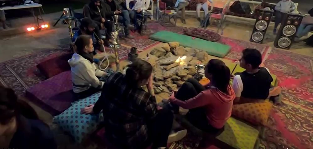 يقول المرشدون إن الفرار إلى الصحراء القاحلة الواقعة على مشارف العاصمة الرياض يشهد إقبالاً كبيراً