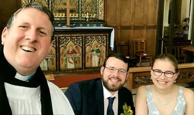 جهزا لزفافهما عاماً ونصف، لكن كورونا أفسد الخطة.. زواج يحضره 12 شخصاً وباقي الضيوف عبر بث مباشر