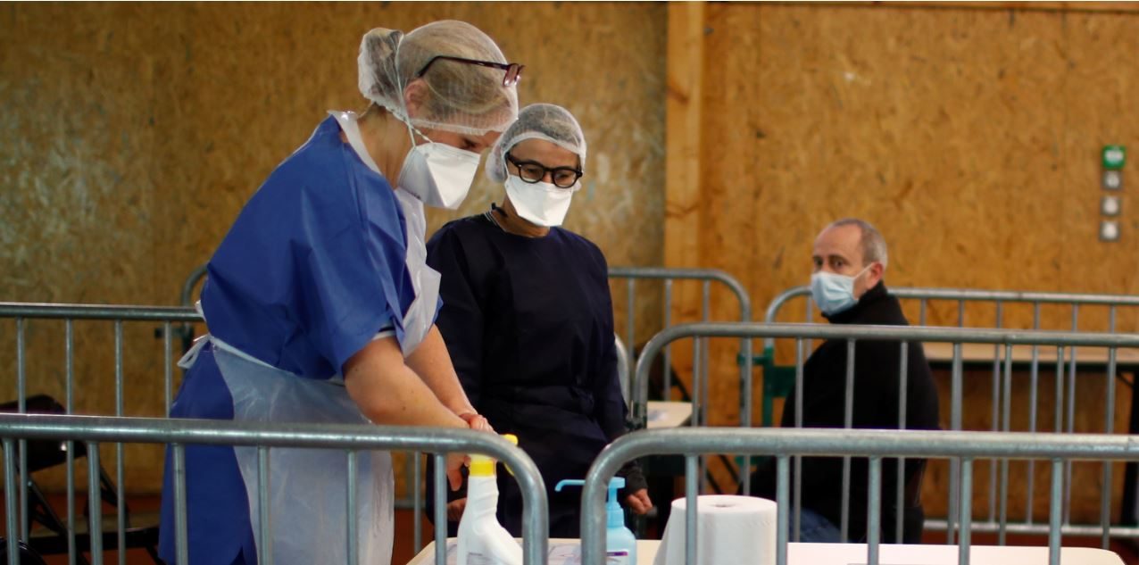 سيحتاج المستضيفون الذين ينضمون إلى البرنامج، إلى الالتزام ببروتوكول جديد في النظافة وُضِعَ بالتشاور مع الخبراء الطبيين.