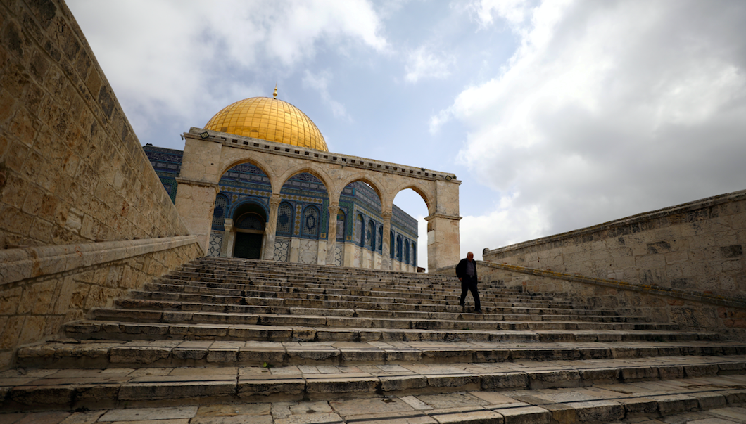دائرة أوقاف القدس تعلق الصلاة بالمسجد الأقصى والحرم الإبراهيمي بسبب كورونا