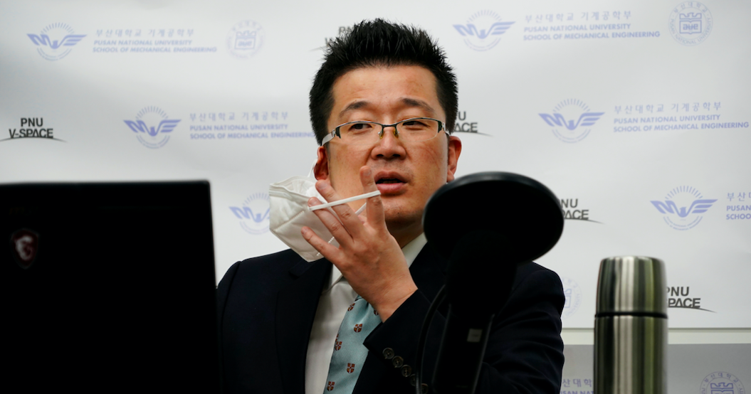 بعد أن تخلص من الفيروس.. معاناة ناجٍ كوري من وصمة كورونا التي ظلت تلاحقه حتى بعد الشفاء