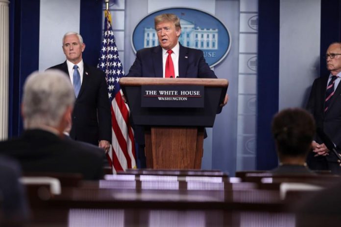 أكبر خطة دعم بتاريخ أمريكا لمواجهة كورونا! تريليوني دولار لمساعدة المتضررين ودعم الاقتصاد ﻿