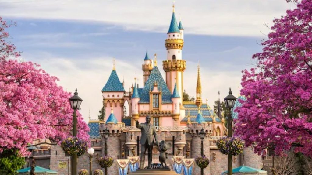 الفرق بين ديزني لاند وعالم ديزني