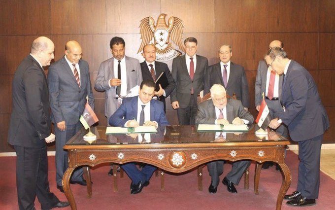 بعد 8 سنوات من إغلاقها.. نظام الأسد يفتتح السفارة الليبية في دمشق ويسلمها لحفتر