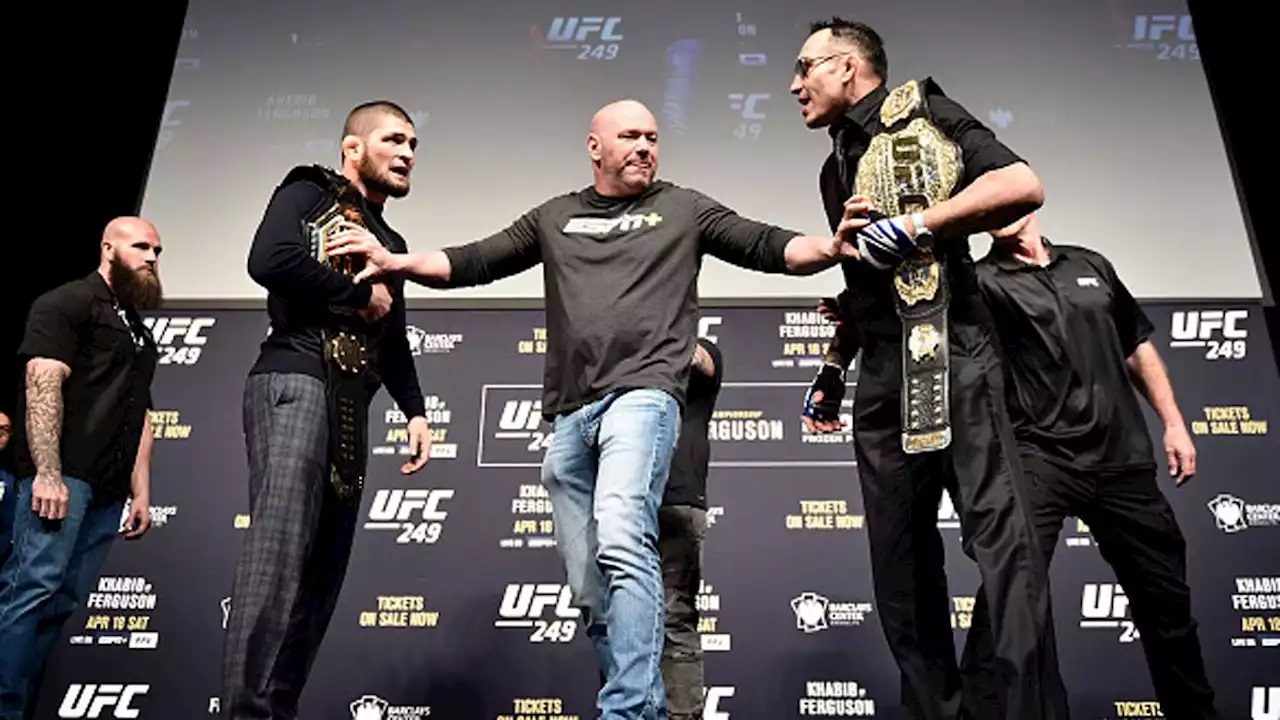 حبيب نور محمدوف يركل حزام فيرغسون قبل نزالهما المرتقب، ويسخر من رغبة بطل العالم السابق في الملاكمة “فيديو”