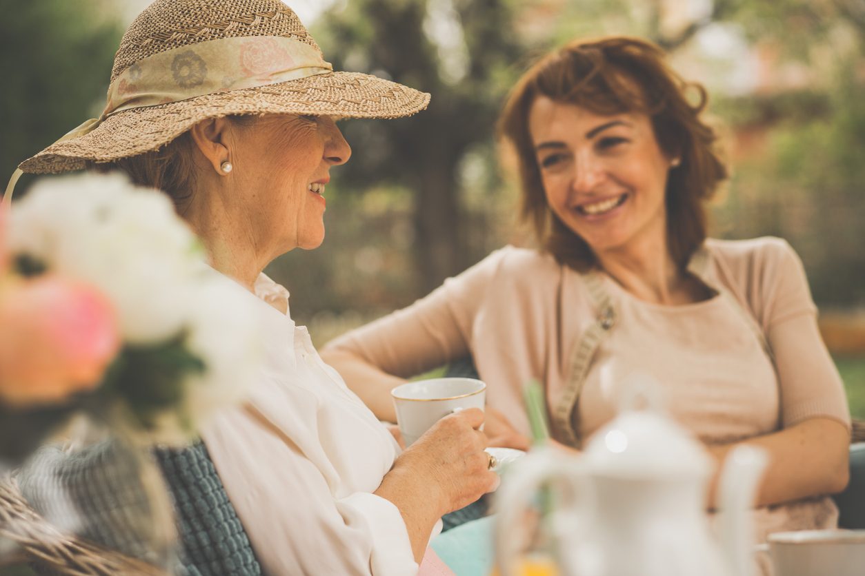 احتفِل بها دون قبلات وأحضان.. نصائح للاحتفال بعيد الأم وهدايا مقترحة لمواجهة كورونا