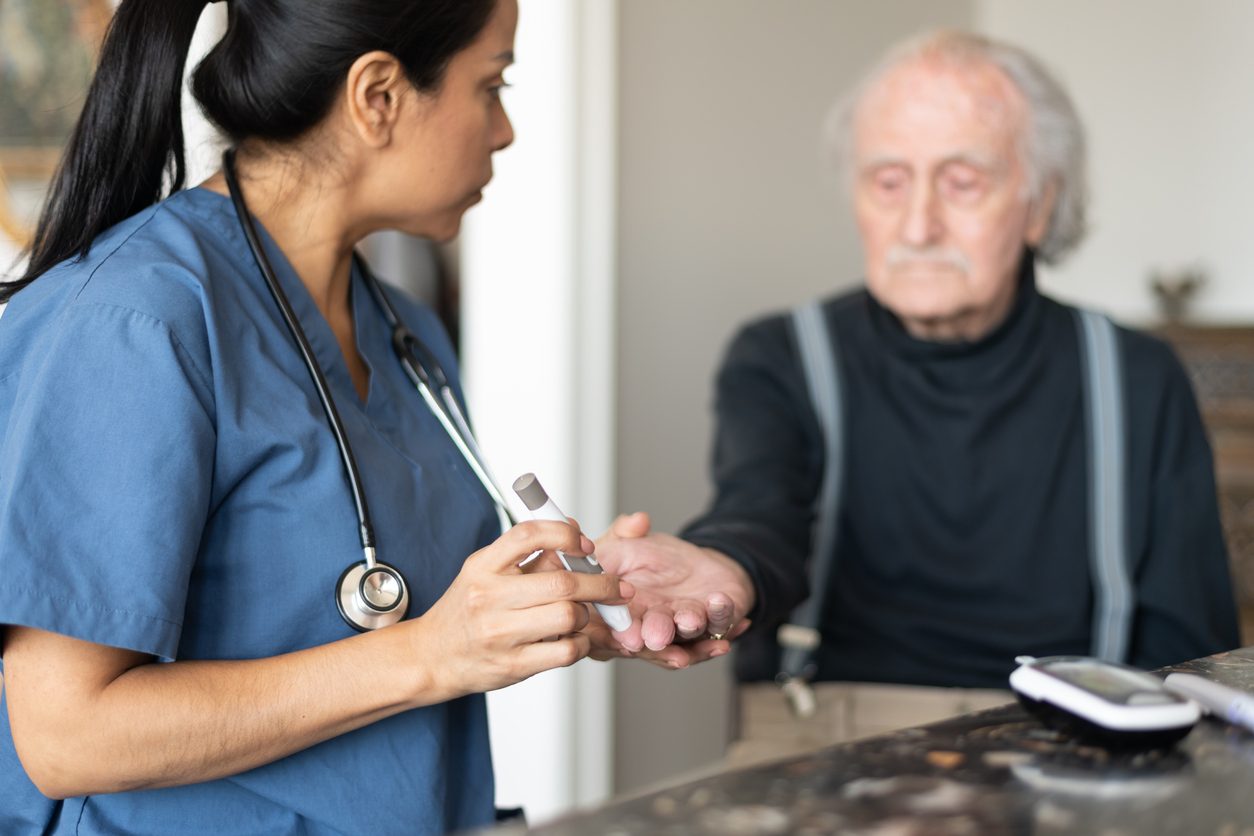 كبار السّن منهم أكثر عرضة للإصابة.. لماذا يتعرض مرضى السكري والقلب لتهديد أكبر من كورونا؟