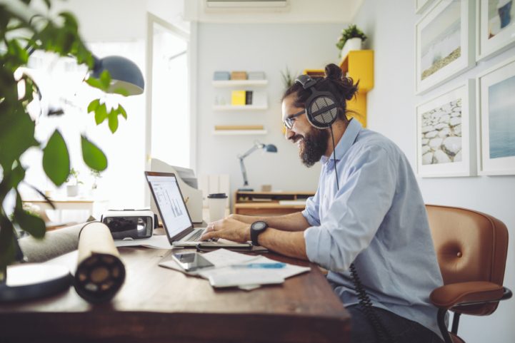 iStock\ العمل من المنزل
