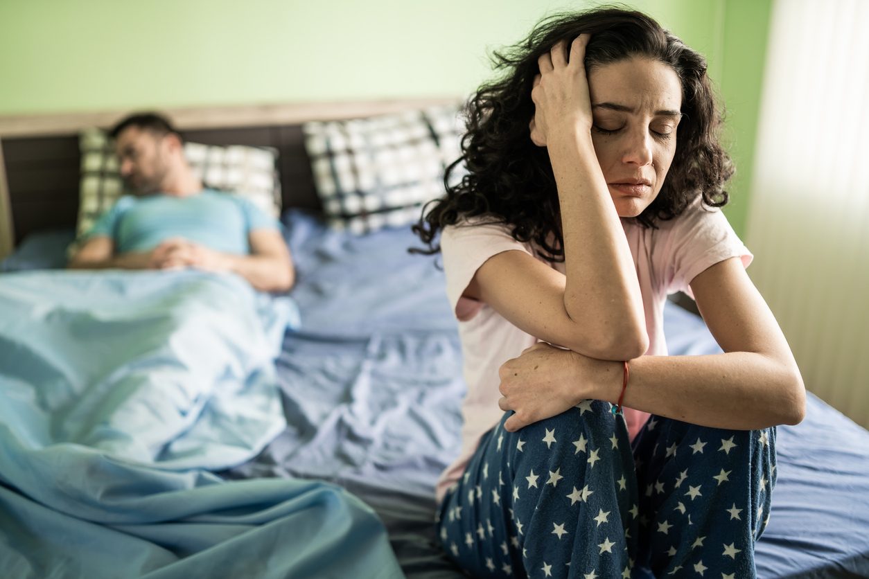 لا يلمسها ولا يقربها.. لماذا يعيش زوجان منفصلان تحت سقف واحد؟