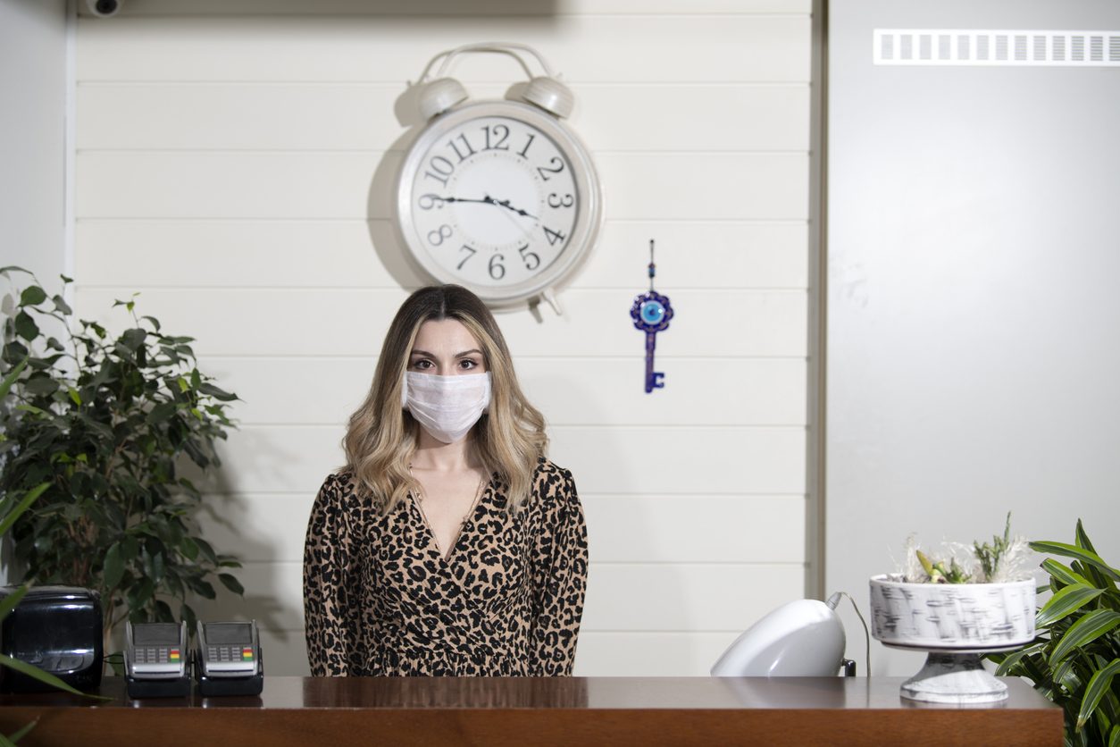 طرق لمساعدتك على تجنب التقاط عدوى فيروس كورونا عندما يتوجب عليك مغادرة المنزل