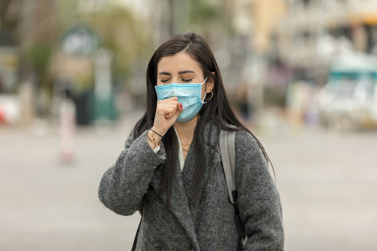 لمس الوجه أثناء تفشِّي فيروس كورونا يزداد..إليك الأسباب