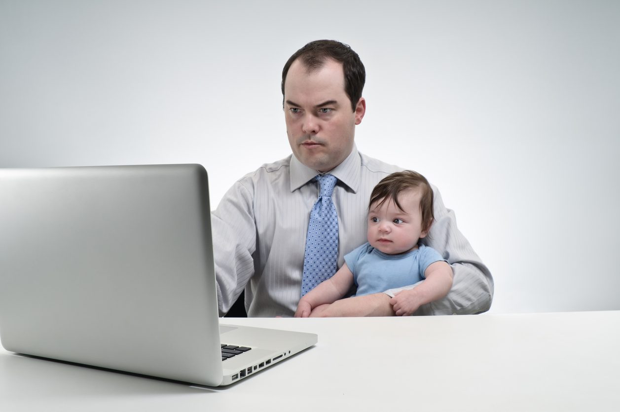 الضوضاء التي ستسببها عائلتك وتحكمك بالوقت.. 5 تحديات ستواجهك أثناء العمل بالمنزل