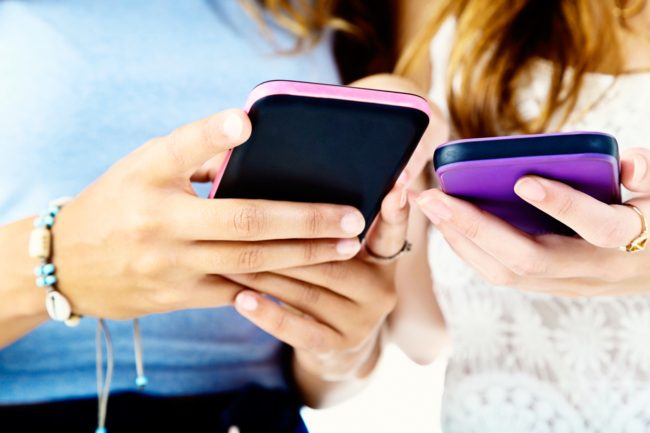 مع انتشار فيروس كورونا.. هكذا يمكنك تنظيف جراب الموبايل باختلاف أنواعه وبشكل آمن