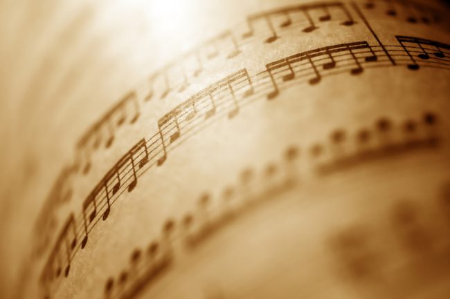 من اليونان القديمة إلى إيطاليا في عصر النهضة.. هكذا بدأ تاريخ النوتة الموسيقية المكتوبة بالرموز