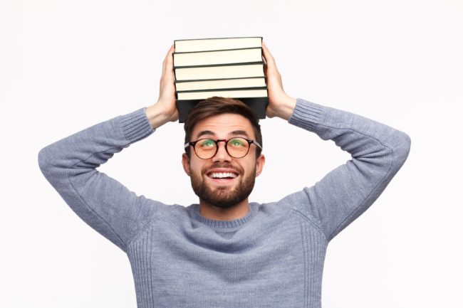 إذا كنت تشعر بالضيق في الحجر الصحي، إليك 10 روايات سترحل معها إلى عالم أجمل