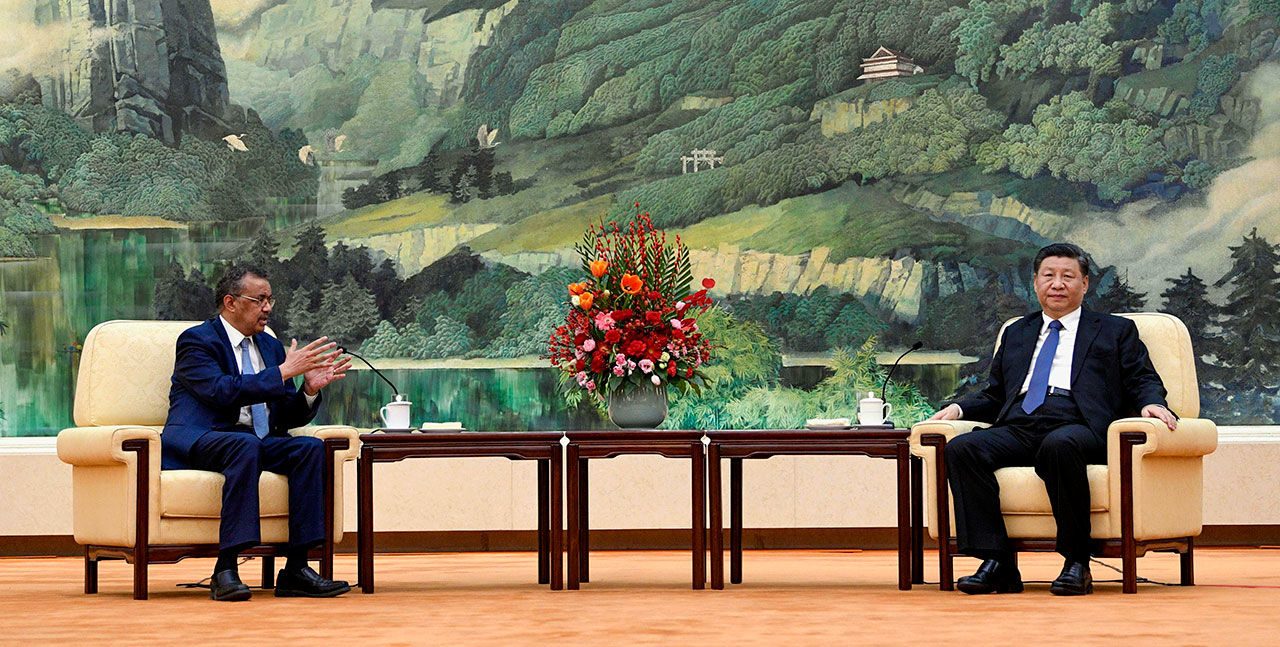 بطل أم متهم؟ هل”تواطأت” منظمة الصحة العالمية مع الصين بشأن كورونا؟