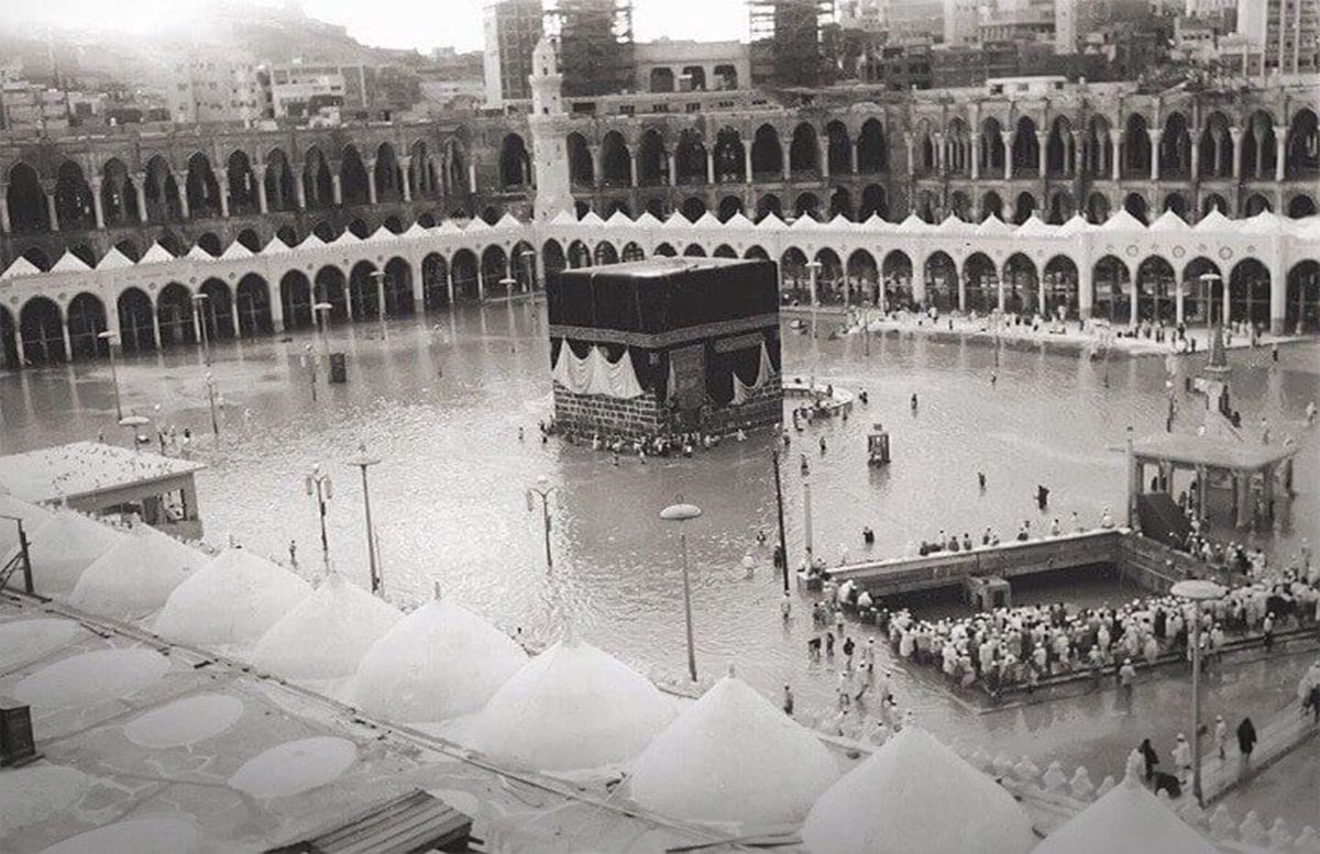 الدماء أغرقت صحن الكعبة وجثث الحجاج سدت بئر زمزم.. أفظع مذبحة ارتُكبت بالحرم ومنعت الحج 10 سنوات