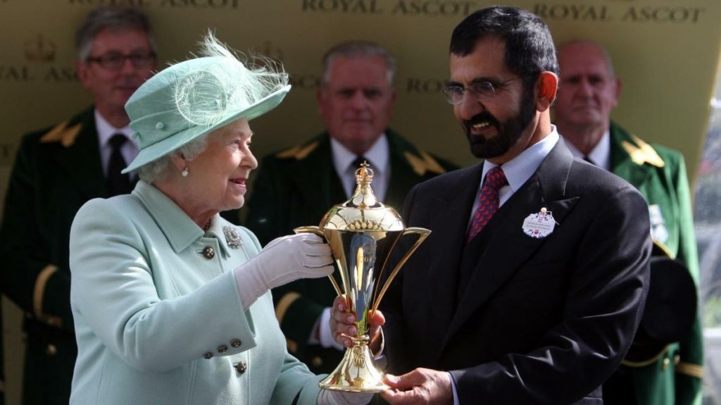 "ستنأنى بنفسها عن الظهور معه".. تايمز: الملكة إليزابيث ستتحاشى حاكم دبي بعد اتهامه بخطفه لبناته