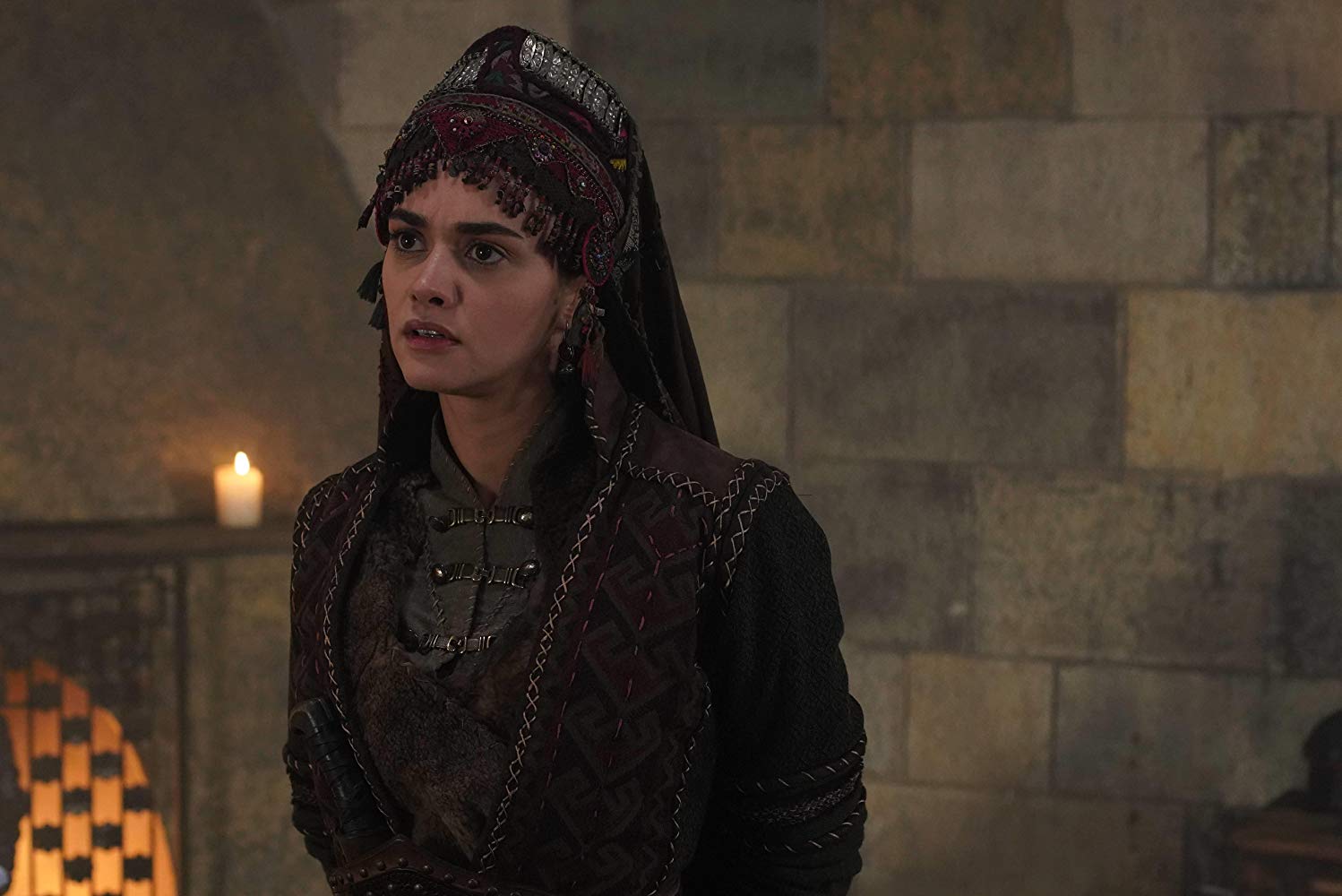 إيلبيلغي هاتون تحت المراقبة الصحية.. بطلة «قيامة أرطغرل» تثير تساؤلات حول إصابتها بكورونا