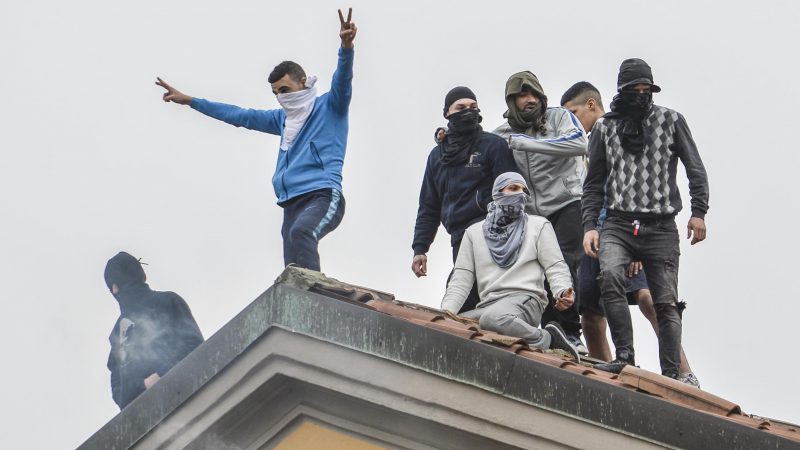 فوضى في سجون إيطالية/Andrea Fasani/EPA/EFE