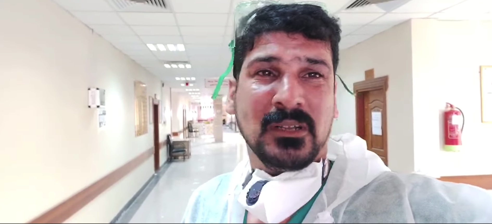 "لا تضحوا بمزيد من الأرواح".. فيديو مؤثر لممرض عراقي يبكي بحرقة ليبقى المواطنين في منازلهم