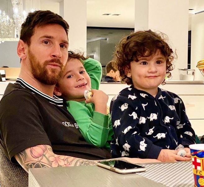 هكذا يقضي المشاهير العرب والأجانب أوقاتهم بالحجر المنزلي الاحترازي من كورونا