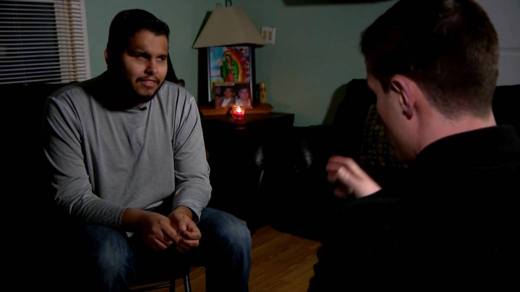 أخبرهم بأنه لا يستطيع القراءة سوى بطريقة "برايل".. أمريكا ترفض منح جنسيتها لكفيف لأنه لم يتمكن من رؤية جملة مكتوبة أمامه!