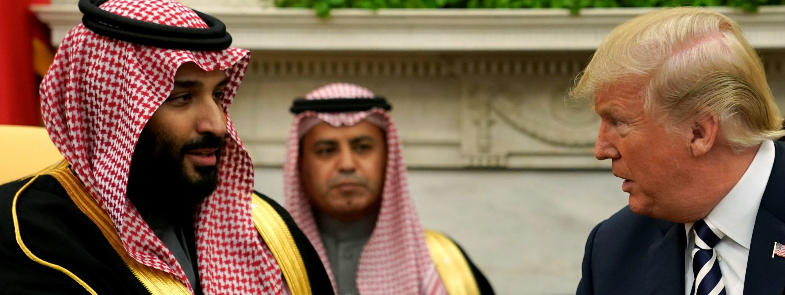 السعودية أم ترامب.. هل ورط محمد بن سلمان بلاده بتخفيض سعر النفط؟