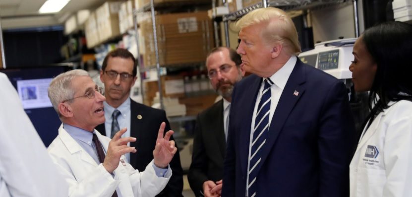 ترامب يرى أن الاقتصاد أولاً، لكن العلماء يحذرونه من إعادة الأمريكيين للعمل: الفاتورة 1.7 مليون وفاة!