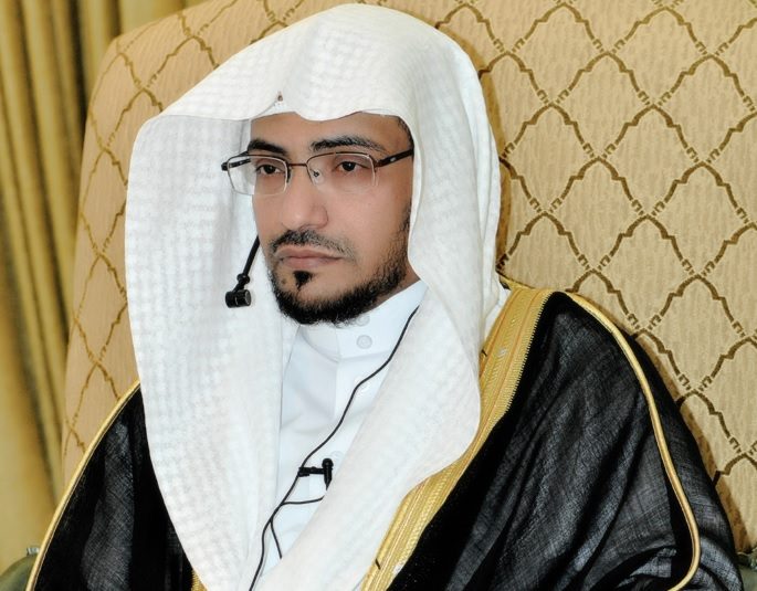 السعودية تُعفي الشيخ المغامسي من الإمامة بعد تغريدة طالب فيها بالإفراج عن المعتقلين في المملكة