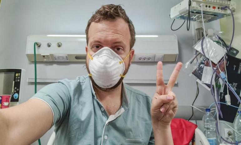 تحليل إيجابي لكورونا وبعد 4 أيام تحول لسلبي! قصة شاب أمريكي في الحجر الصحي بمصر