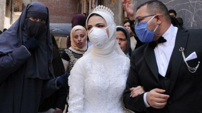 السجن أو العزل.. ثورة على التقاليد ونهايات مأساوية لحفلات الزفاف العربية في زمن كورونا