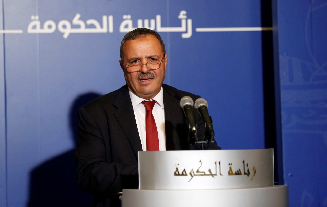 فيديو لوزير الصحة التونسي “يحبس” دموعه أمام الكاميرات ويقول: فئة صغيرة تعصف بجهد شعب ومؤسساته