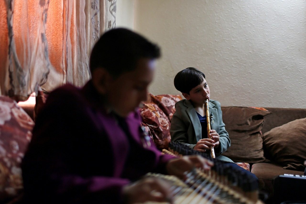 الشوكولاتة البلجيكية ورقص “المطابخ” الروسي وأُسرة عازفة بغزة.. طرق خاصة لمحاربة الملل بسبب حظر كورونا