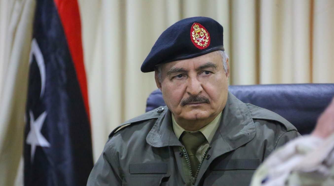 اعتقالات وتهديدات لكل من يتحدث عن الجائحة.. كيف تدير قوات حفتر أزمة كورونا في مناطق سيطرتها؟