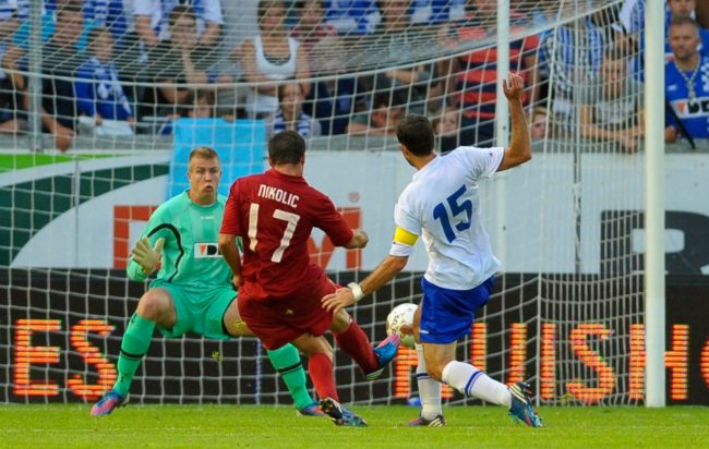 بعد إلغاء الدوري.. أوتريخت يُقاضي الإتحاد الهولندي وزياش يُطالب بتتويج أياكس
