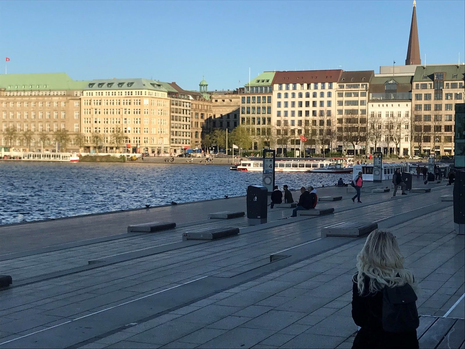 صورة من محيط بحيرة الألستر فى هامبورج