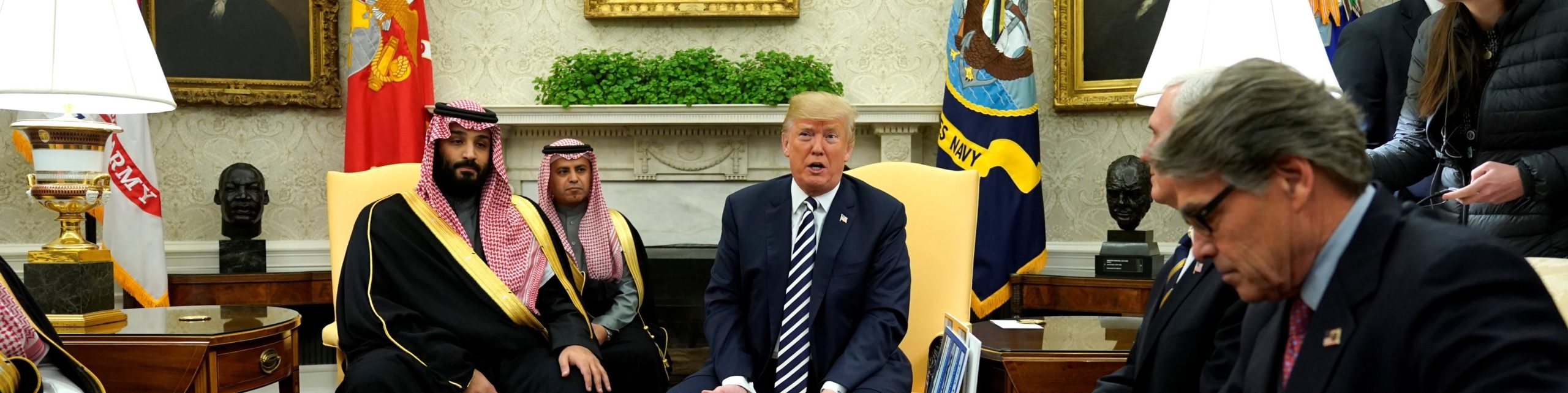 “يدرسون الخيارات لمعاقبة السعودية”.. موقع أمريكي: مباحثات بواشنطن لجعل الرياض تدفع ثمن حرب أسعار النفط