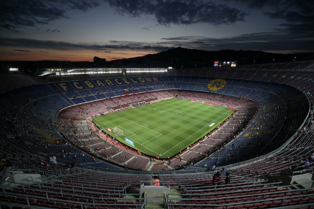 ملعب كامب نو (رويترز)