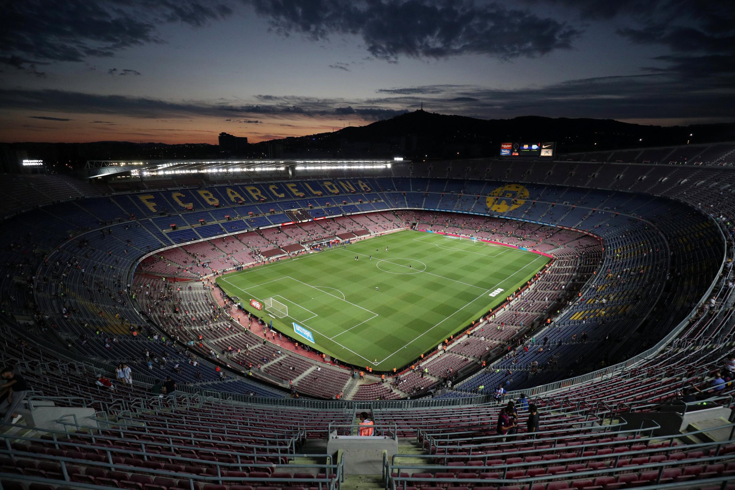 ملعب كامب نو (رويترز)