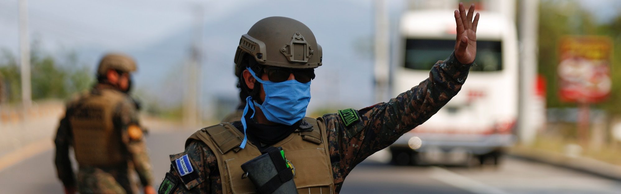 من نقل الموتى إلى قرصنة الأدوية.. كيف تغيرت مهمات الجيوش والمخابرات في عصر كورونا؟