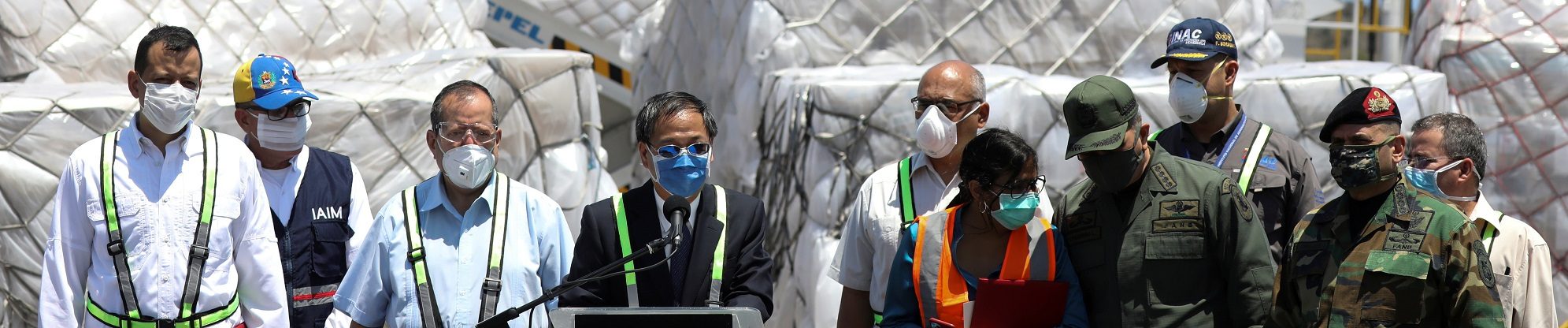 “الكلمات مقابل الكمامات”.. كيف استفز دبلوماسيون صينيون الأمريكيين باستغلالهم لأزمة كورونا بشكل صادم؟